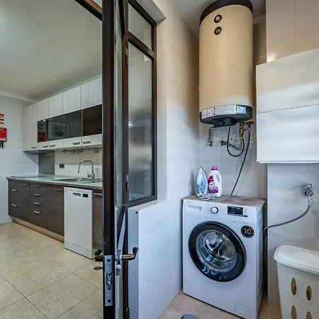 Cozy And Quiet Spacious Flat * Oliveira do Douro (Vila Nova de Gaia)